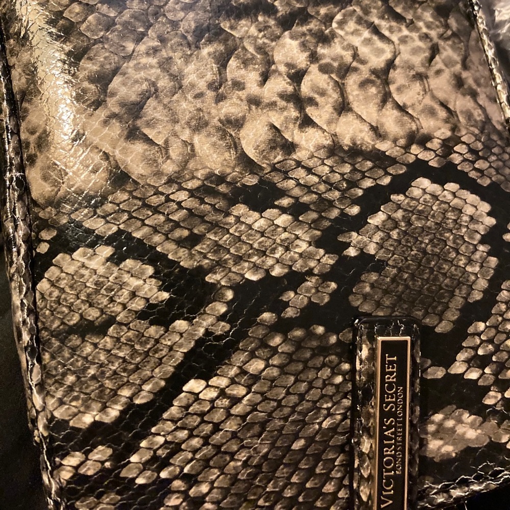 Victoria Secrets Top Zip Crossbody